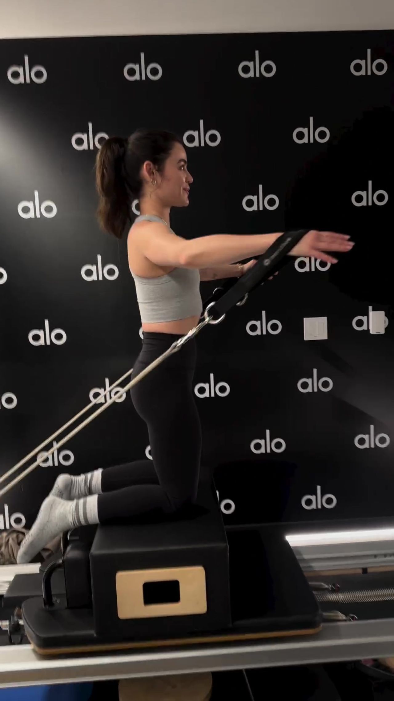 AMERICAN ACTRESS LUCY HALE WORKING OUT GYM STILLS03